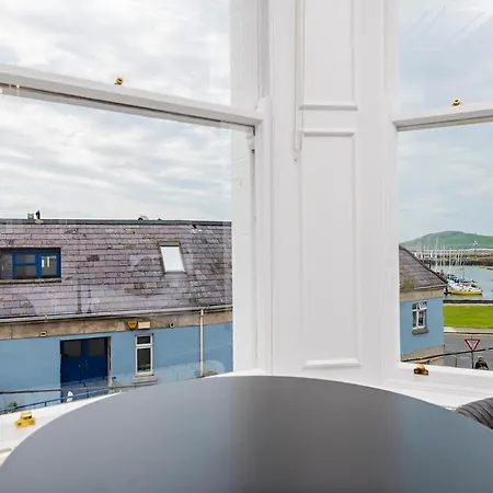 Scenic Marina Getaway