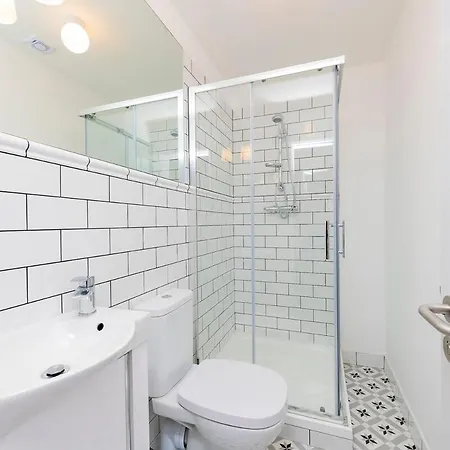 Scenic Marina Getaway