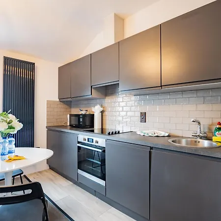 Superb With Marina Views- Wifi Included Apartament *