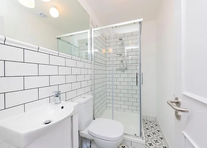 Scenic Marina Getaway