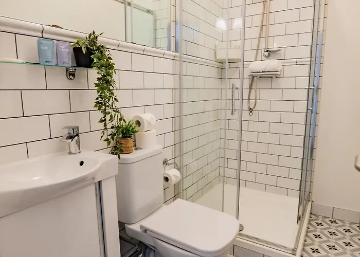 Scenic Marina Getaway