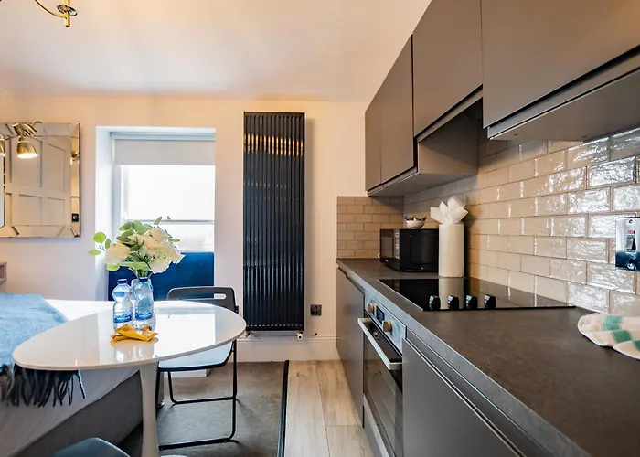 Scenic Marina Getaway