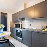 Superb With Marina Views Apartmán *